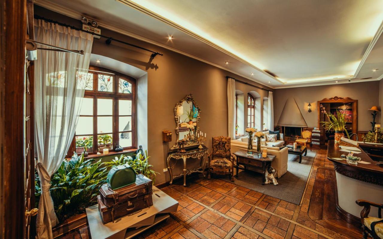 Victoria Hotel 4*