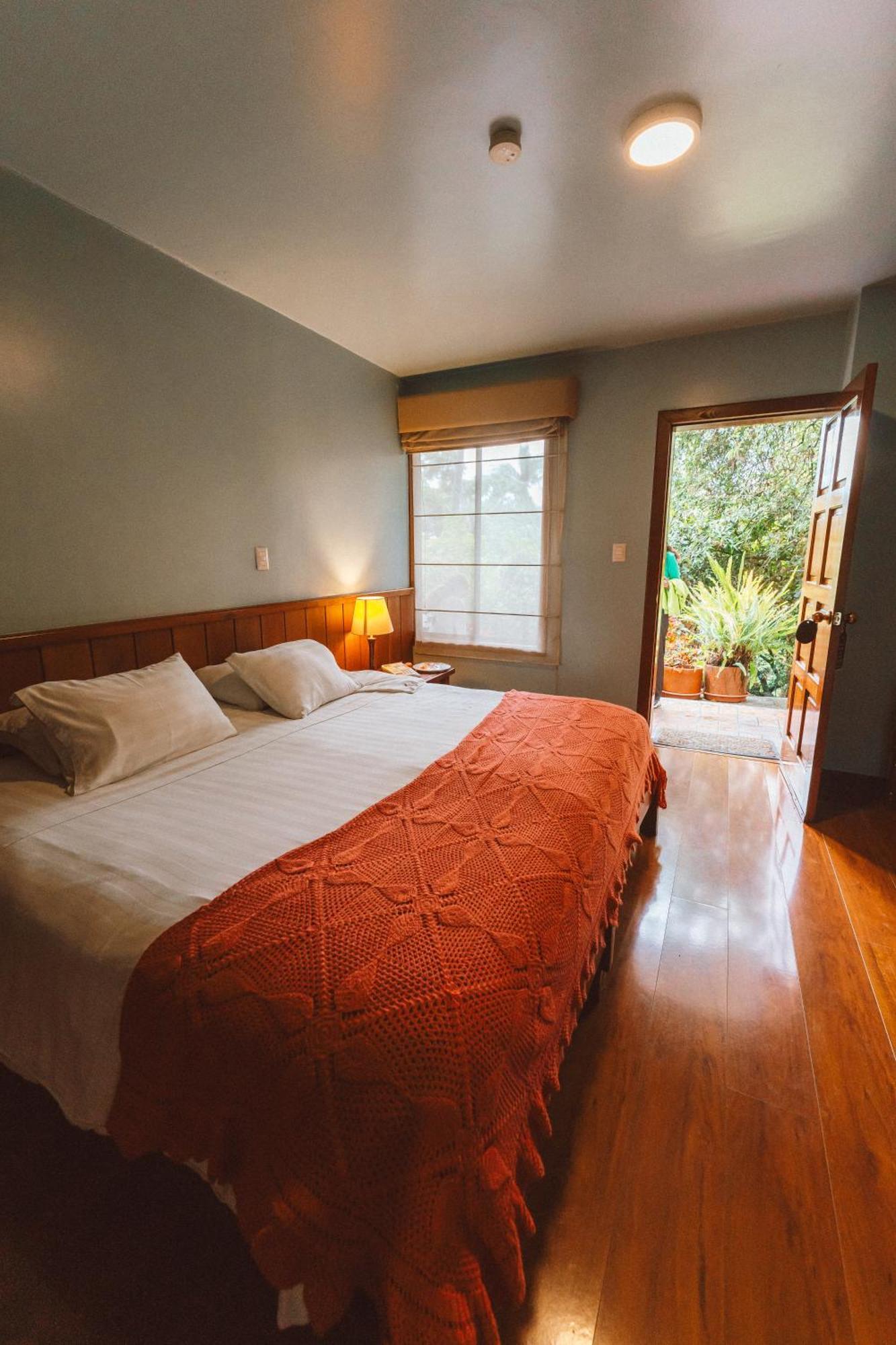Victoria Hotel 4*